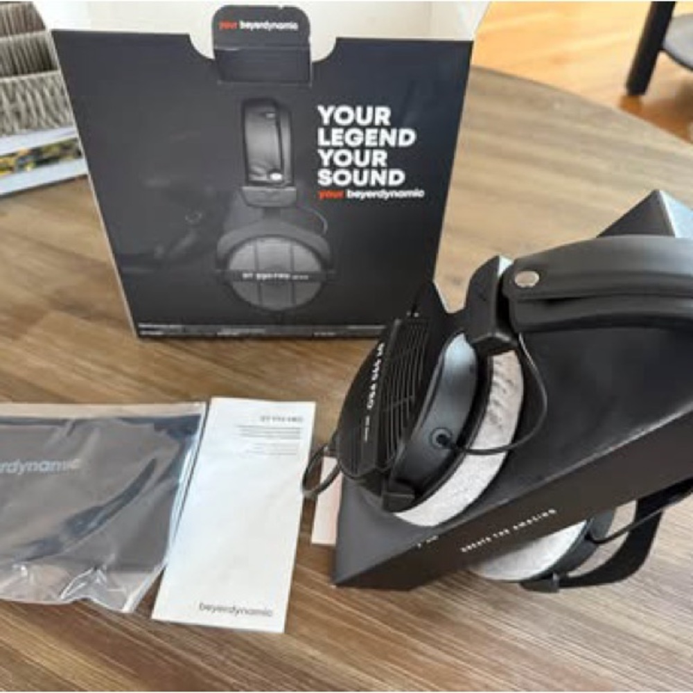 Beyerdynamic DT 990 PRO Headphones